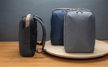 Logotrade Werbegeschenke das Foto: Impact AWARE™ 300D Two-Tone Deluxe 15.6" Laptop-Rucksack