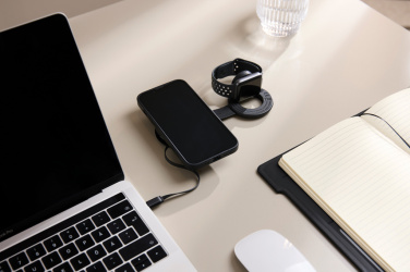 Logotrade Geschäftsgeschenke das Foto: VINGA Baltimore 2-in-1 kabelloser 15W RCS Travel Charger