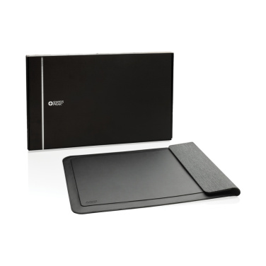 Logo trade business gifts image of: Swiss Peak 15W magnetic charging laptop sleeve 14-15,6"