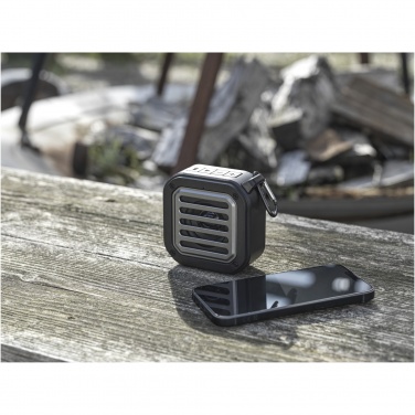Logotrade ärikingi foto: Solo 3W IPX5 RCS taaskasutatud plastikust päikeseenergia Bluetooth® kõlar karabiiniga 