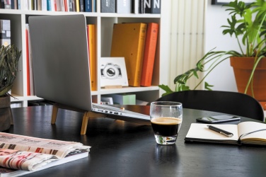 Logotrade meene foto: Bambusest kaasaskantav sülearvuti alus