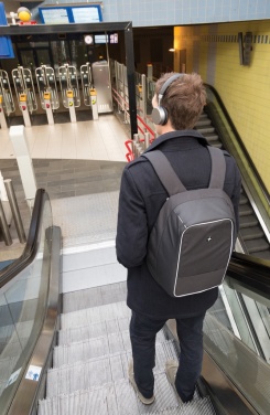 Logotrade reklaamkingid pilt: Swiss Peak AWARE™ vargusvastane 15,6-tolline sülearvuti seljakott