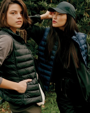 Logotrade reklaamkingitused pilt: Iqoniq Meru naiste taaskasutatud polüestrist vest