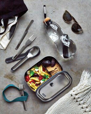 Logotrade ärikingi foto: Must+Blum söögiriistade komplekt