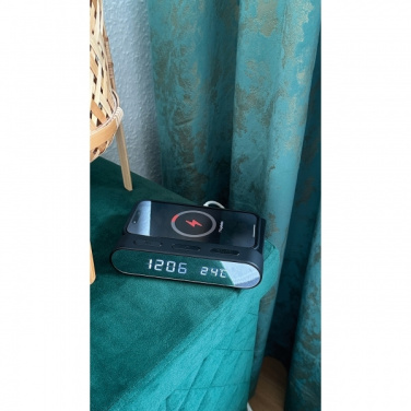 Logotrade reklaamkingi foto: Äratuskell ja juhtmevaba laadija ADELAIDE