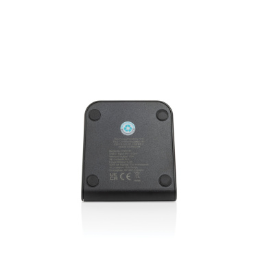 Logotrade firminės dovanos nuotrauka: „VoltPerch RCS“ perdirbto plastiko 15 W magnetinis belaidis įkroviklis