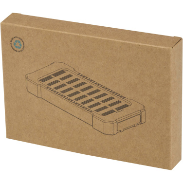 Logotrade firminės dovanos nuotrauka: „Altair“ 5000 mAh 10 W perdirbto plastiko tvirta saulės baterija su įmontuotu žibintuvėliu