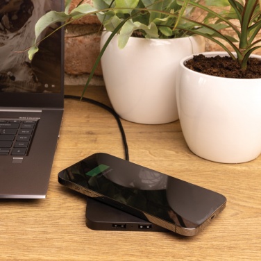 Logotrade dāvanas foto: RCS pārstrādāta plastmasas 10 W bezvadu lādētājs ar USB portiem