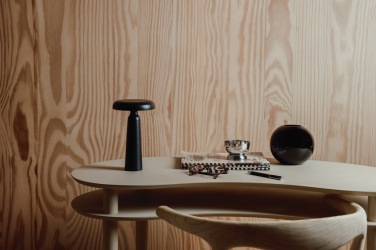 Logotrade dāvanas foto: VINGA Avery RCS galda lampa