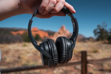 Лого трейд pекламные cувениры фото: Складные беспроводные наушники RCS Elite из переработанного пластика