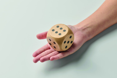 Логотрейд pекламные подарки картинка: Schima wooden dice 5cm dia
