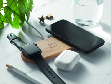 Лого трейд pекламные продукты фото: 3 in 1 15W wireless charger